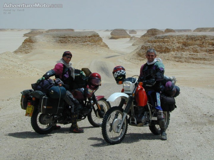 We took a 10 day trip to the W. desert, (my 3rd). Ilan-Honda xr650. Ykis-Kawa.klx650 an me on my bmw. We've been to Siwa oasis. Bahria oasis and to Farafea oasis. crossing dunes and dirt roads that were actually granite gravel sprayed with diesel fuel. ou