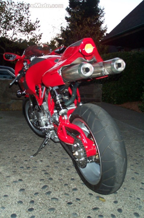 Mike Hailwood Replica - Love those pipes!