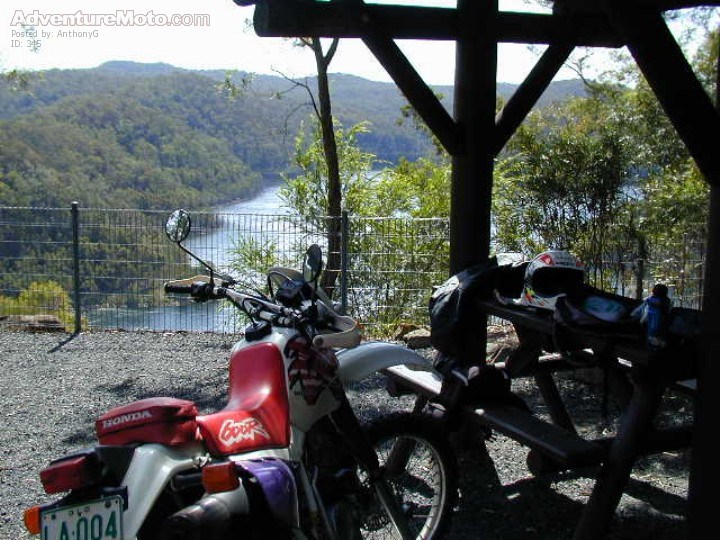 lunchbreak - taken at the lookout of mangrove dam located about 120km north of Sydney, NSW on a very hot day (about 35c)