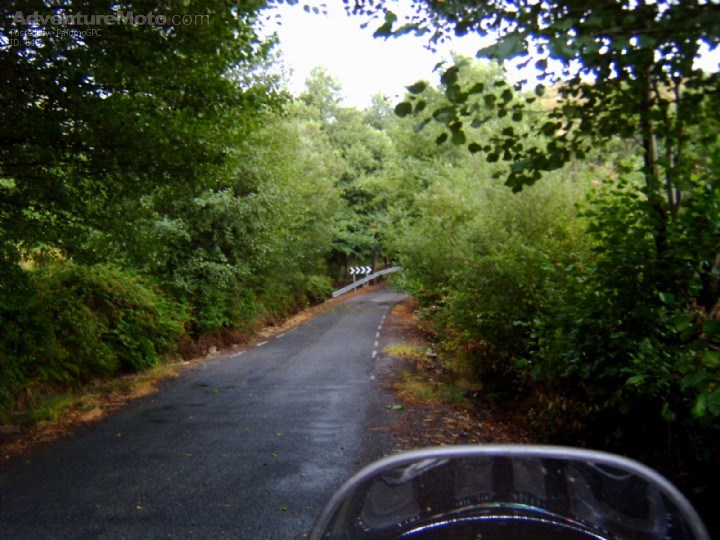 Villanueva - Navarrevisca - Esta carretera une dos paraisos: Mijares y Serranillos